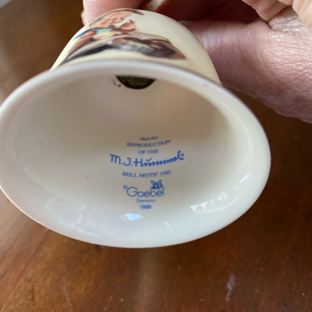 Darling Hummel bell for your collection. - Picture 6 of 6